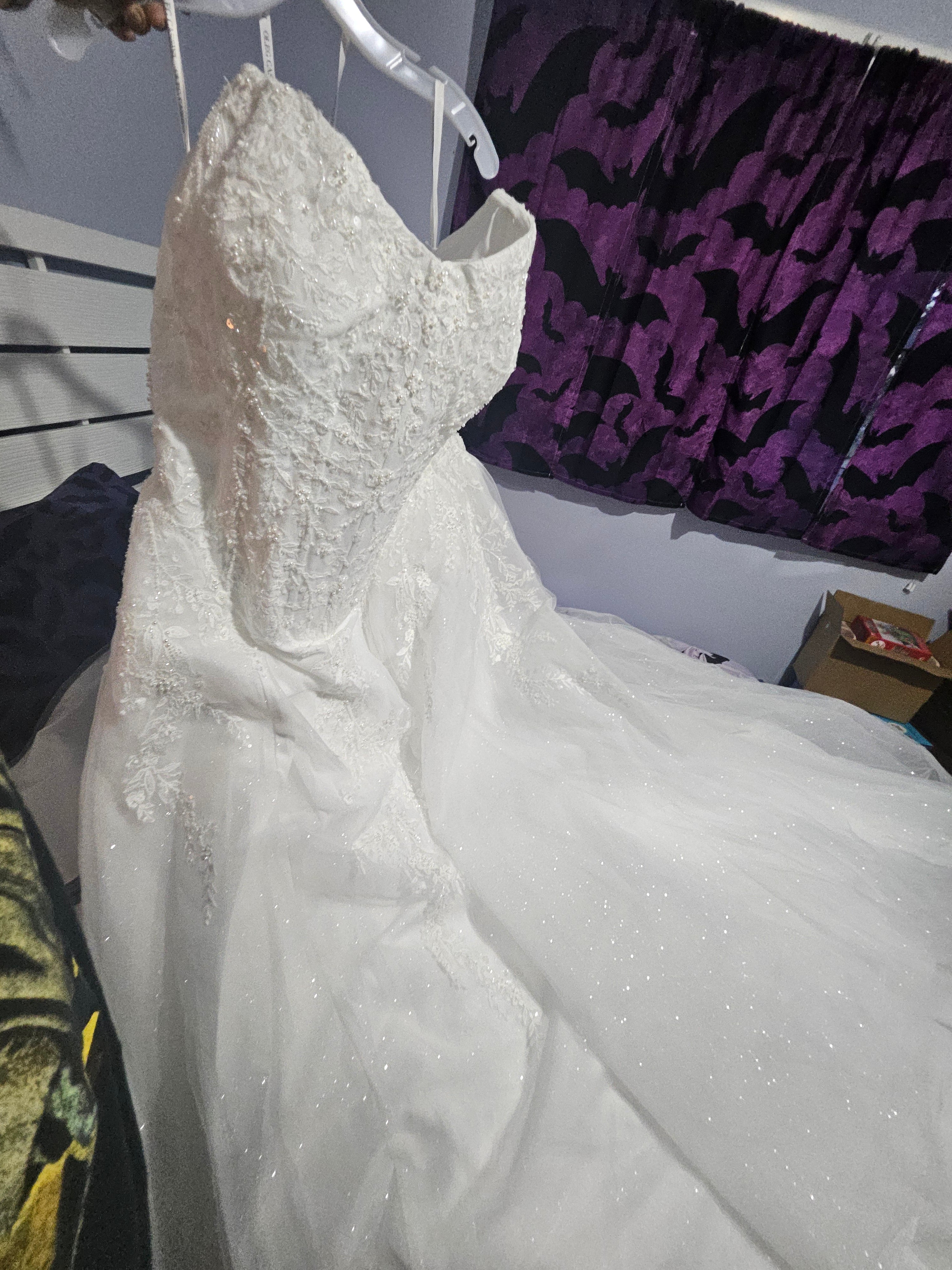 2025 Spring Oleg Cassini Plus Basque Waist Sparkly Wedding Dress